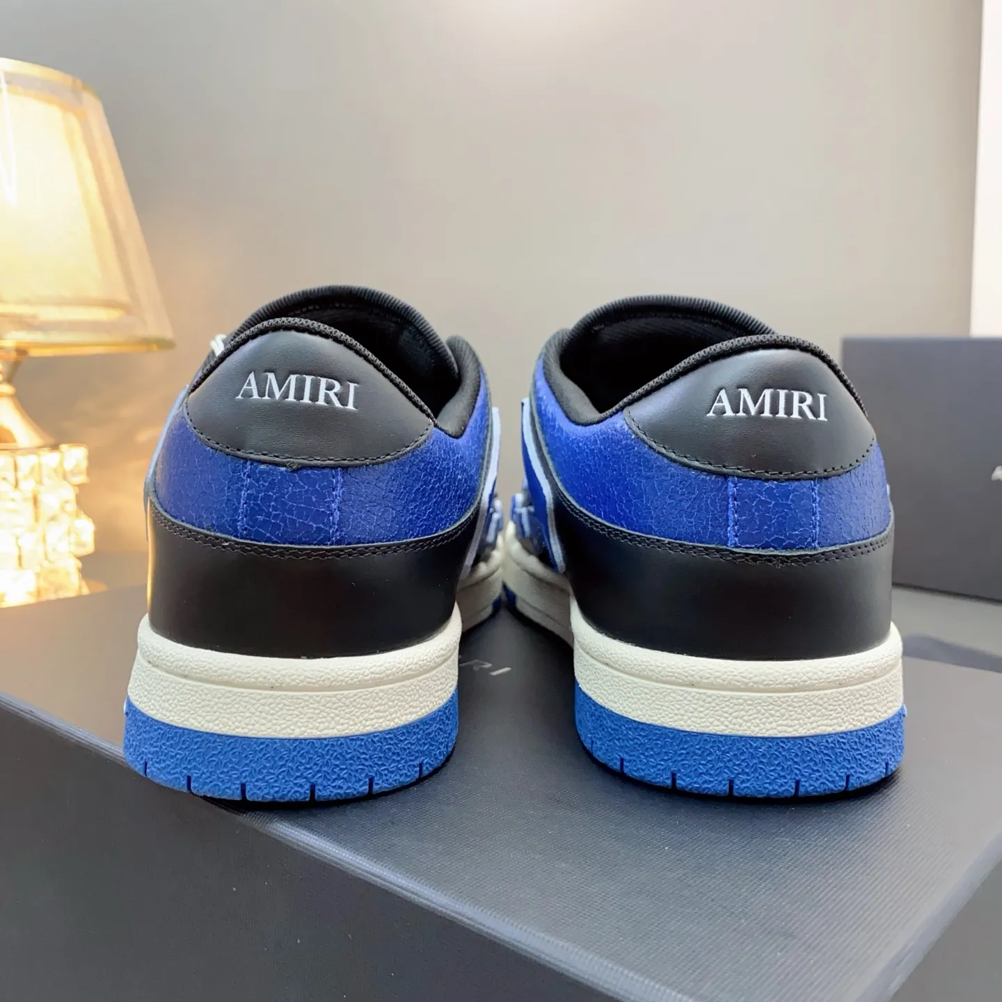 p580🐮🐮AMIRI Couple Style👑 The latest The Pacific Series Couple Style💀🦴Bone Stars Casual Sports Shoes Skateboard Shoes✔️ AMIRI's Pacific shoes are a sneaker that combines luxury and street style. Many celebrities and Internet celebrities have the same style. Its design and workmanship are very exquisite. Made of high-grade cow leather, soft to the touch and highly durable. 💎Fabrics: Original custom imported first-layer cowhide 💎Inner lining: Original customized breathable mesh 💎Foot: Original injection molded one-piece, comfortable, wear-resistant and not tiring for feet 💎Outsole: Original 1:1 molded three-color sole Original outsole 💎Sole thickness: 3CM 💎Size: Female 35-40 Male 39-46 💎Price; Top version 👑Special remarks Remark: (Female size 34 40 . Men's sizes 38 45 46 are customized and cannot be returned or exchanged. Please note when ordering! Thank you🤝🤝